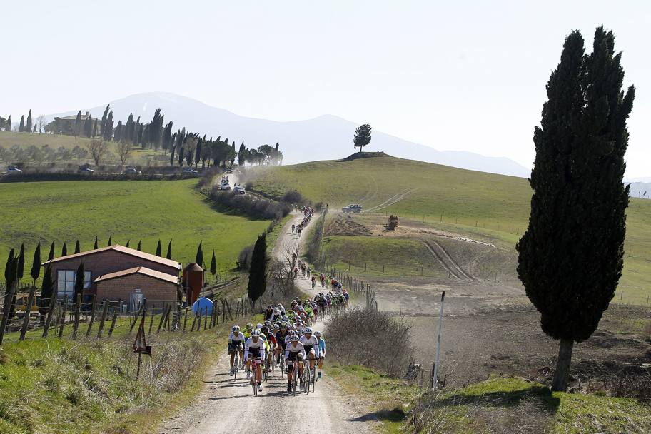 Alcuni scatti suggestivi della Strade Bianche, la corsa Gazzetta giunta alla decima edizione che sta conquistando ciclisti e appassionati. Bettini